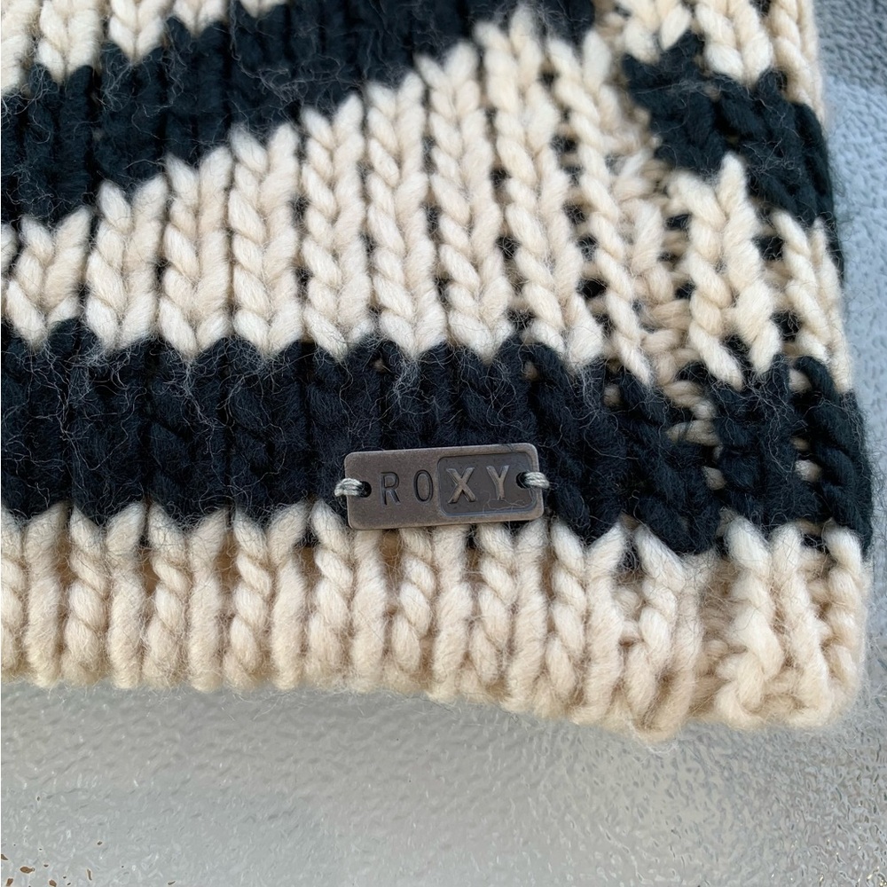 Roxy Black and Cream Chunky Knit Long Cardigan Sweater ~ Women’s Medium - Picture 5 of 11